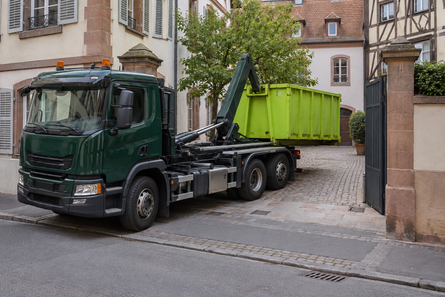 Camion de livraison de benne dans une rue de l’Eurométropole